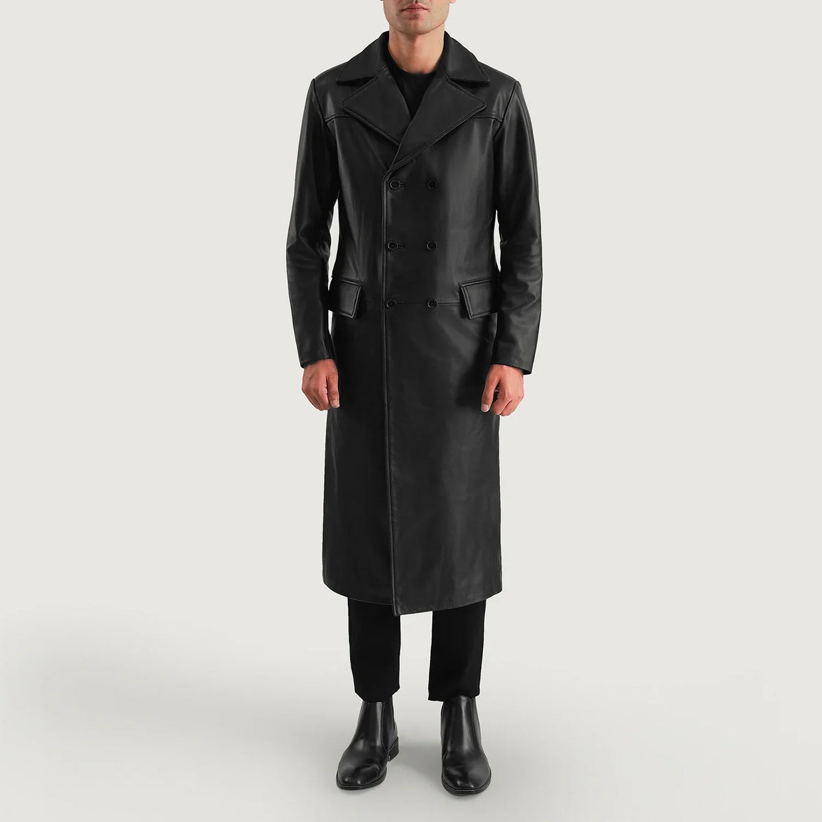 Delmar Black Leather Double Breasted Coat - Vista de perfil lateral con corte ergonómico de manga