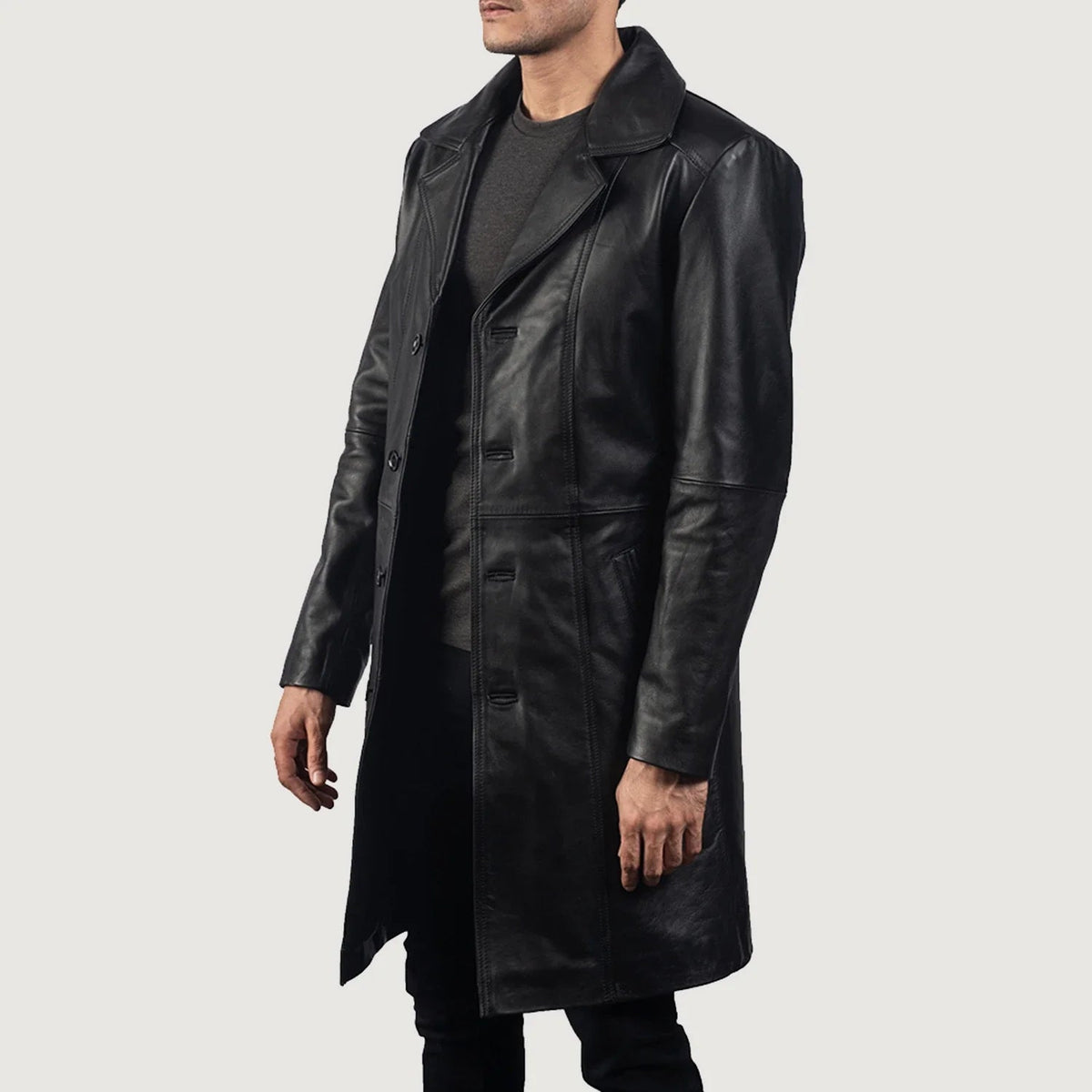 
Black Cowhide leather Coat - Vista posterior con hombros definidos y bajo impecable