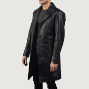
Black Cowhide leather Coat - Vista posterior con hombros definidos y bajo impecable
