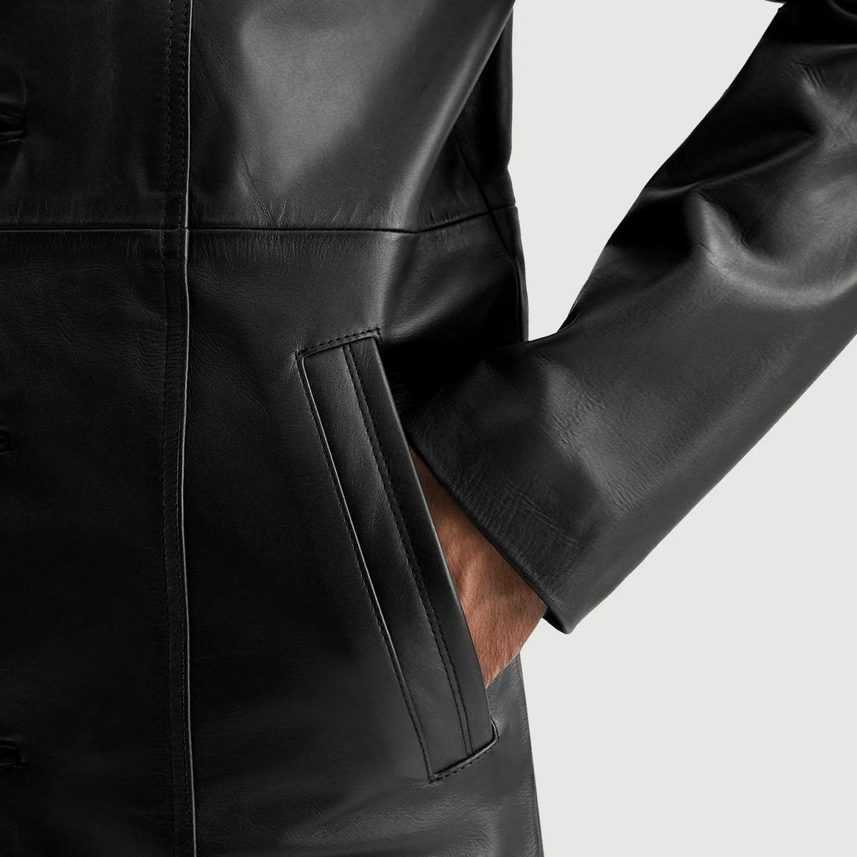 
Vista de detalle of Notch & Button Hardware on Don Long Negro Abrigo de Cuero para Hombre