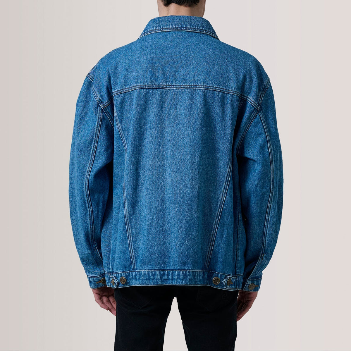 
Vista de detalle of Classic Collar & Heavy-Duty Zipper Hardware on Eddie Dark Azul Oversized Denim Trucker Chaqueta de Cuero para Hombre For Men