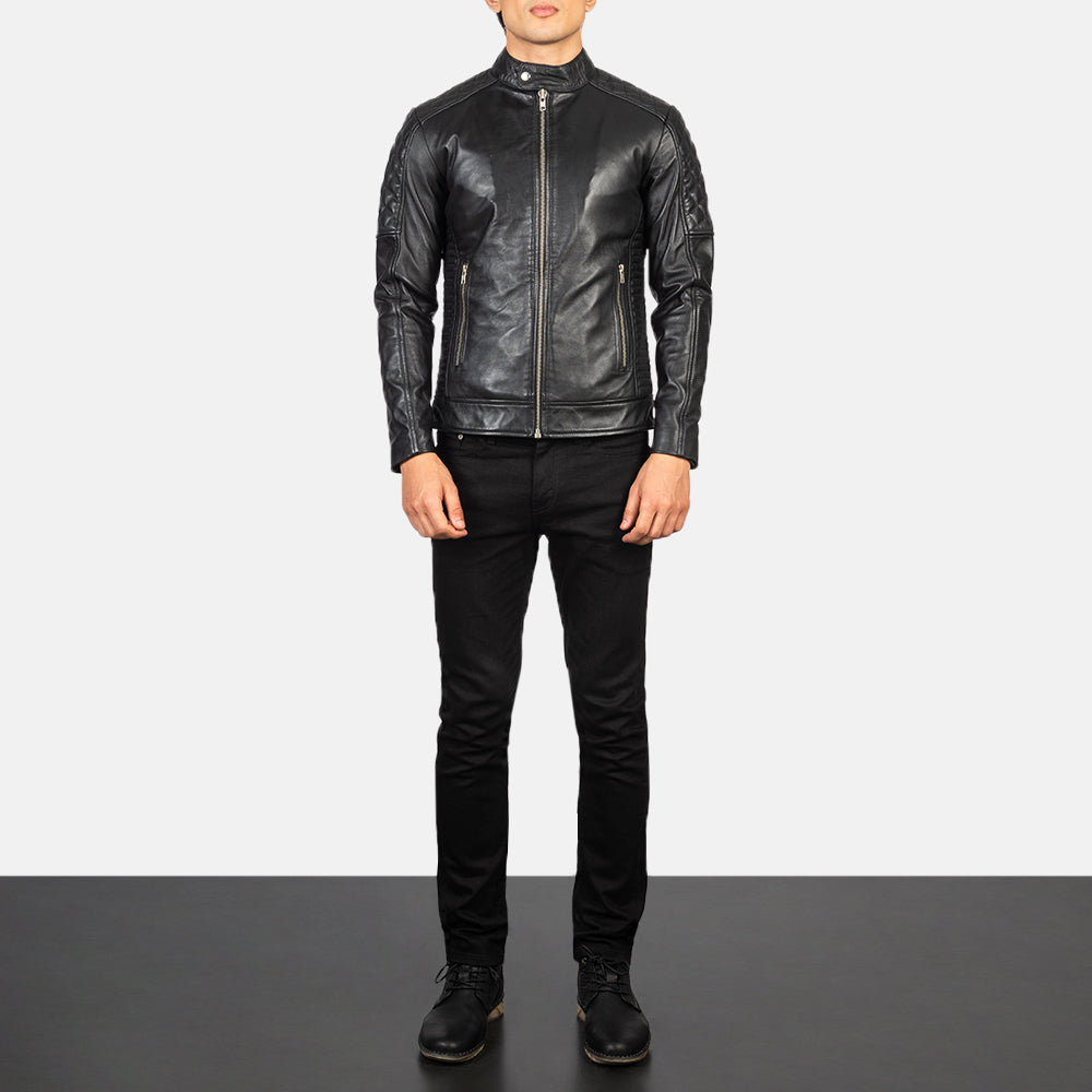 Men's Fernando Quilted Brown Suede Biker Jacket - Vista de perfil lateral con corte ergonómico de manga