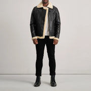 Men's Francis B-3 Black Leather Bomber Jacket - Vista de perfil lateral con corte ergonómico de manga