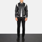 Men's Dantee Black Leather Varsity Jacket - Vista de perfil lateral con corte ergonómico de manga
