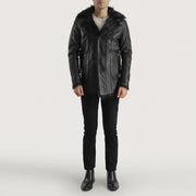 Detalle de cerca of Notch &amp; Button Hardware on Men's Furcliff Negro Abrigo de Cuero para Hombre