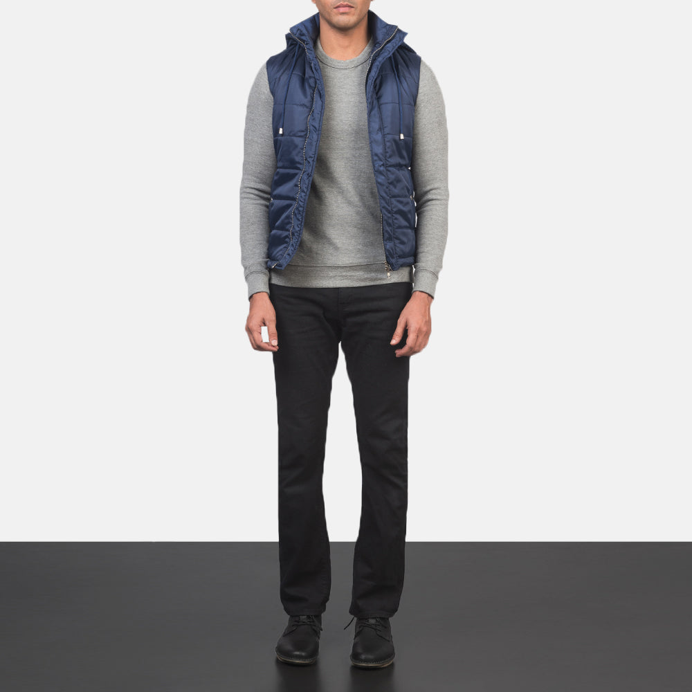 
Fuston Azul Chaleco acolchado con capucha para Hombre - Vista lateral mostrando el corte ergonómico de mangas