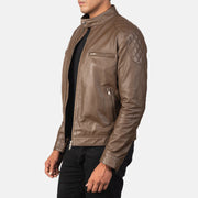 
Dark Brown Sheepskin Leather Biker Jacket - Vista posterior con hombros definidos y bajo impecable