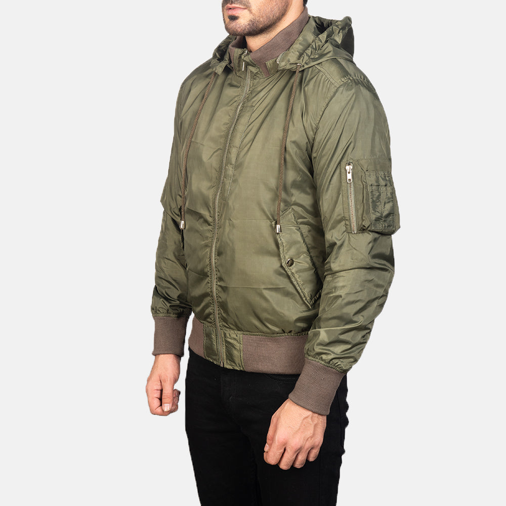 
Green Nylon Bomber Jacket - Vista posterior con hombros definidos y bajo impecable