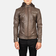 Detalle de cerca of Band with Snap Button &amp; Zipper Hardware on Men's Hector Marrón Hooded Chaqueta Biker de Cuero para Hombre