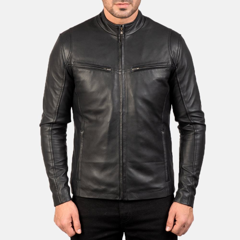 Detalle de cerca of Band &amp; Zipper Hardware on Men's Ionic Black Leather Jacket