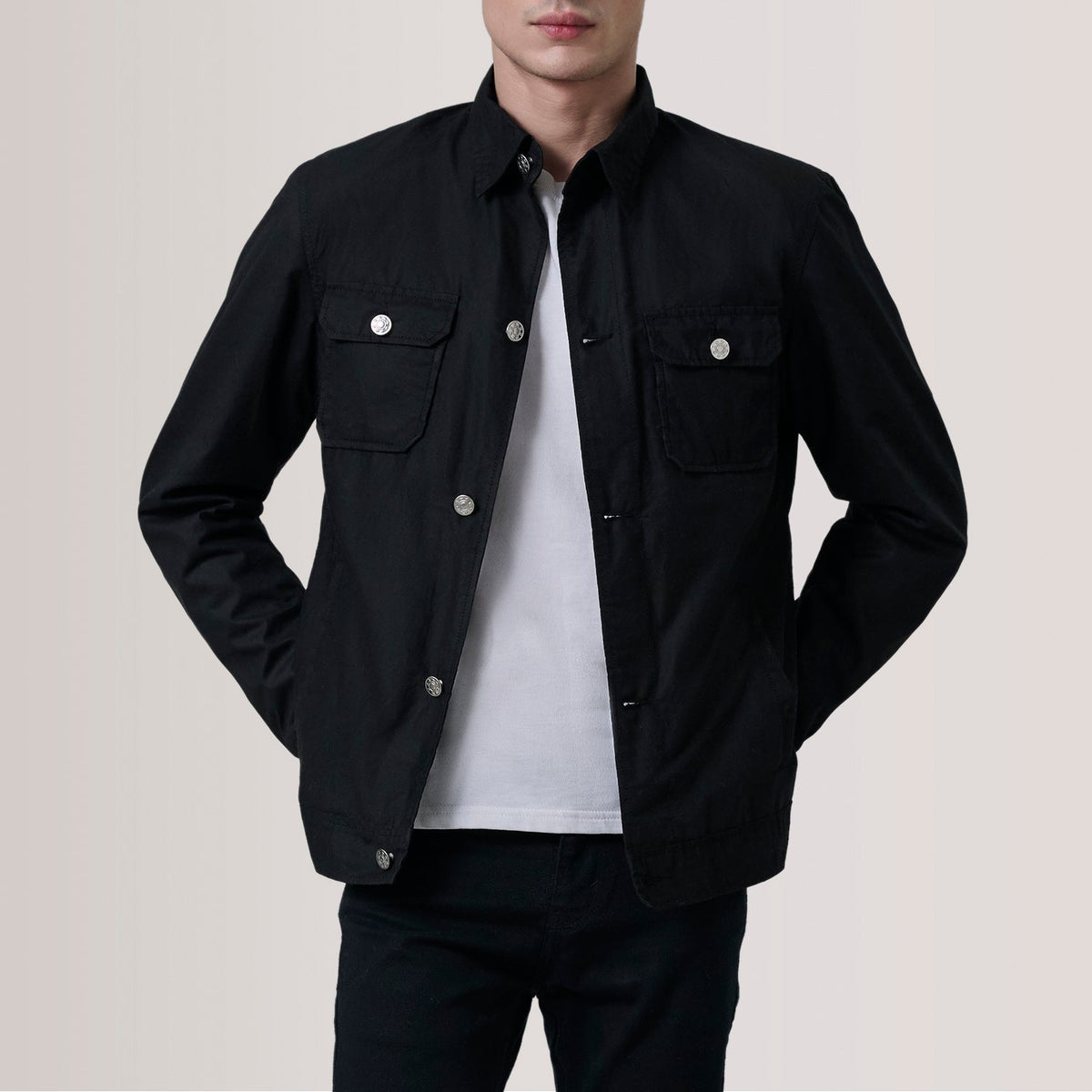Irwin Negro Waxed Canvas Field Chaqueta de Cuero para Hombre For Men in Black Waxed Cotton Canvas - Vista frontal y silueta a medida | Comprar online