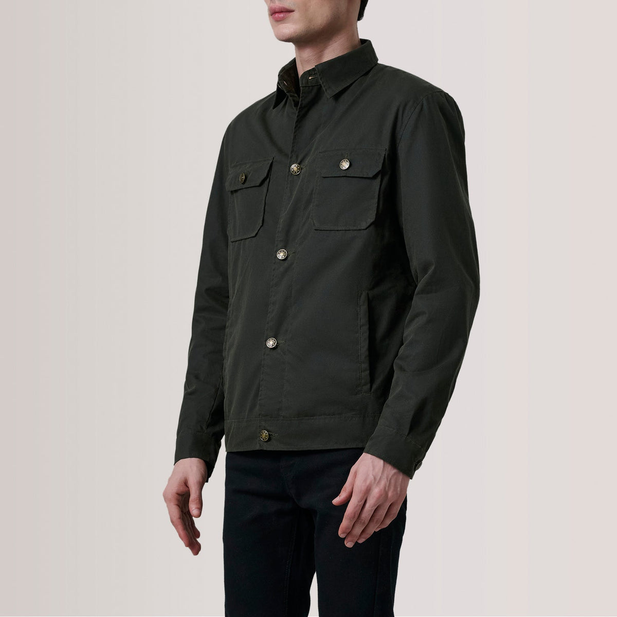 Irwin Olive Waxed Canvas Field Chaqueta de Cuero para Hombre For Men - Vista de perfil lateral con corte ergonómico de manga