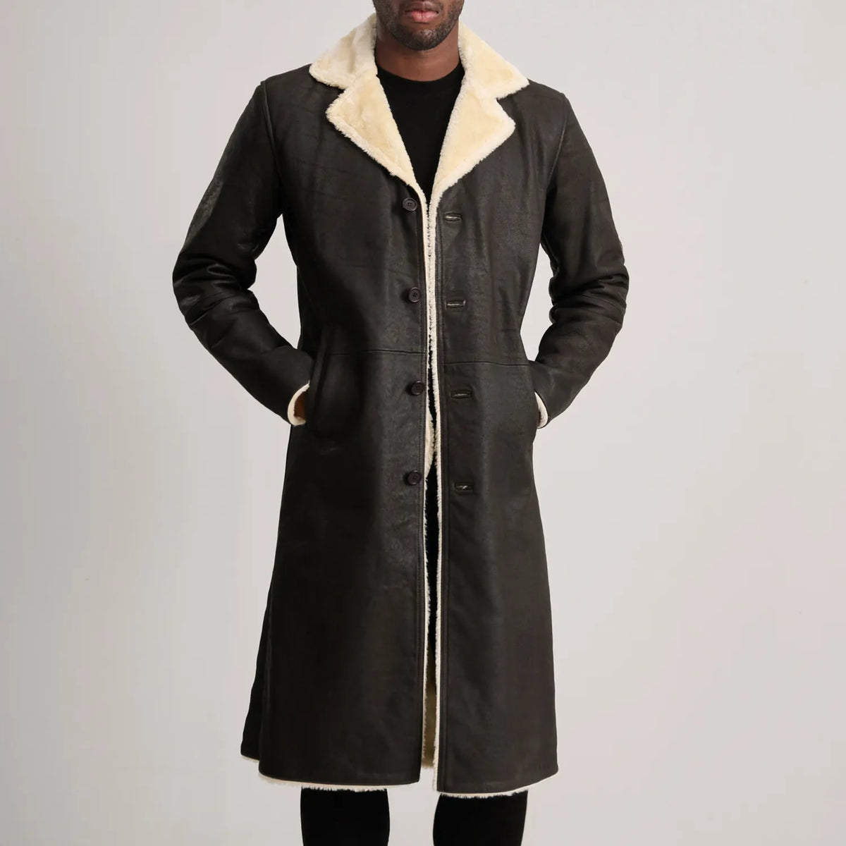 
Vista de detalle of Notch & Button Hardware on Kolby Tumbled Brown Shearling Long Coat