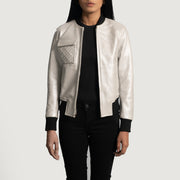 Women's Lana Silver Cazadora Bomber de Cuero para Mujer in Silver Sheepskin Leather - Vista frontal y silueta a medida | Comprar online