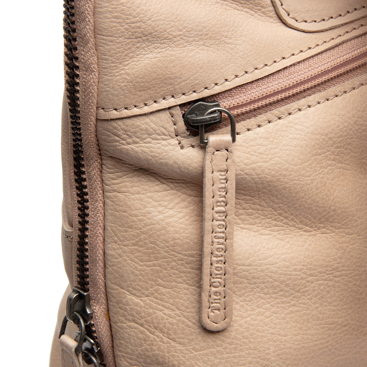 Vista interior Showing Dedicated Padded Laptop Sleeve &amp; Multi-Compartment Organization