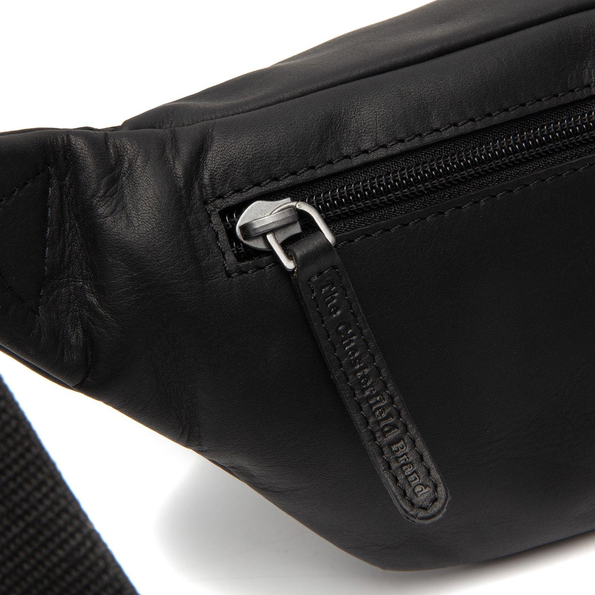 
Solid Antique Brass Hardware & Heavy-Duty Dual Zipper Detail on Brana Riñonera de cuero flor