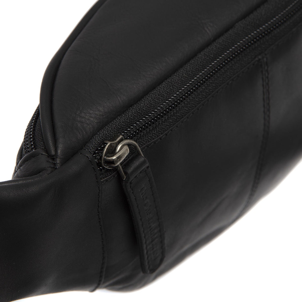 100% Full-Grain Wax Pull-Up 100% Full-Grain Leather Grain Texture &amp; Handcrafted Patina Detail