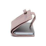 Solid Antique Brass Hardware &amp; Heavy-Duty Dual Zipper Detail on Kaunas Full-Grain Leather Card Holder para Mujer
