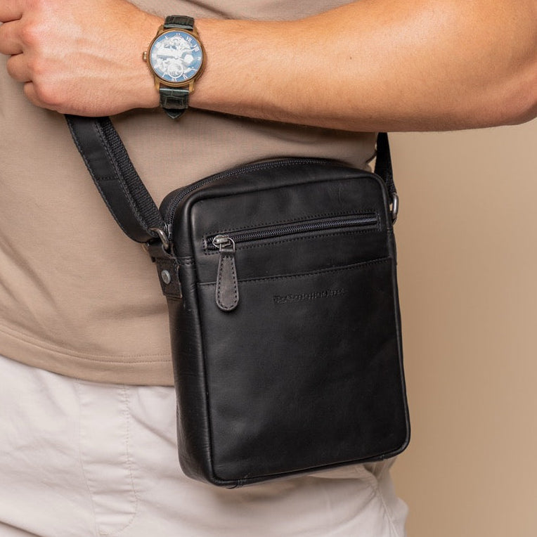 
Classic 100% Full-Grain leather Bag - Perspectiva trasera con correas de cuero reforzadas