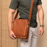 Raphael Full-Grain Leather Crossbody Bag para Hombre – Vista alternativa del producto 2