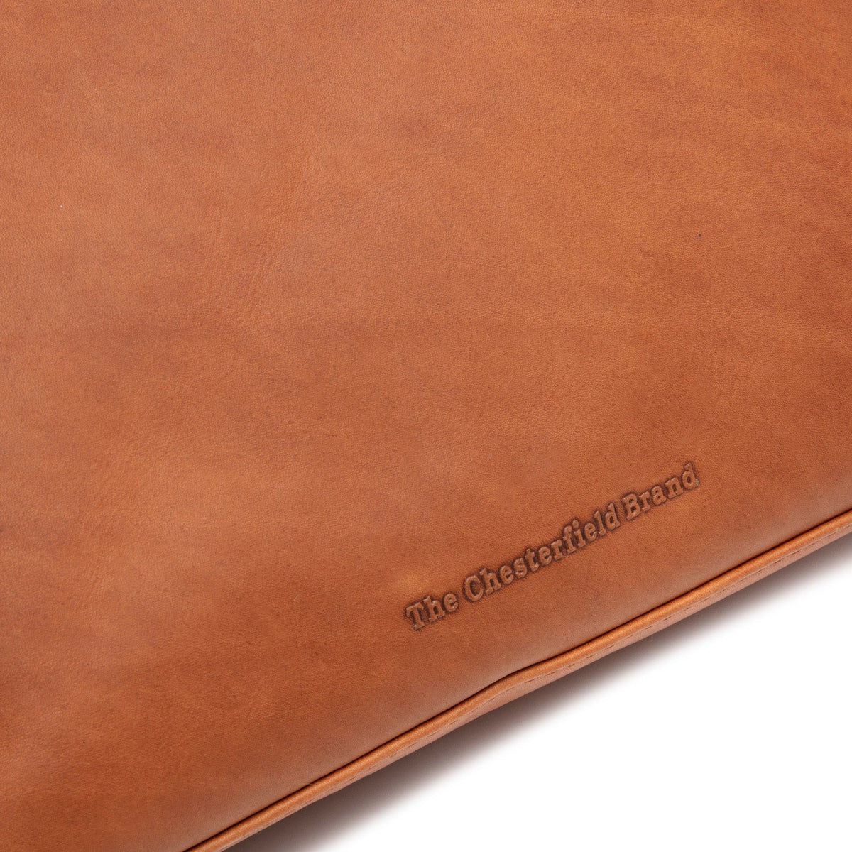 
Classic 100% Full-Grain leather Goods - Vista posterior con hombros definidos y bajo impecable