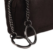 Styled Fit Perspective of Corey Full-Grain Leather Key Case para Mujer on Model - Natural Daylight Drape