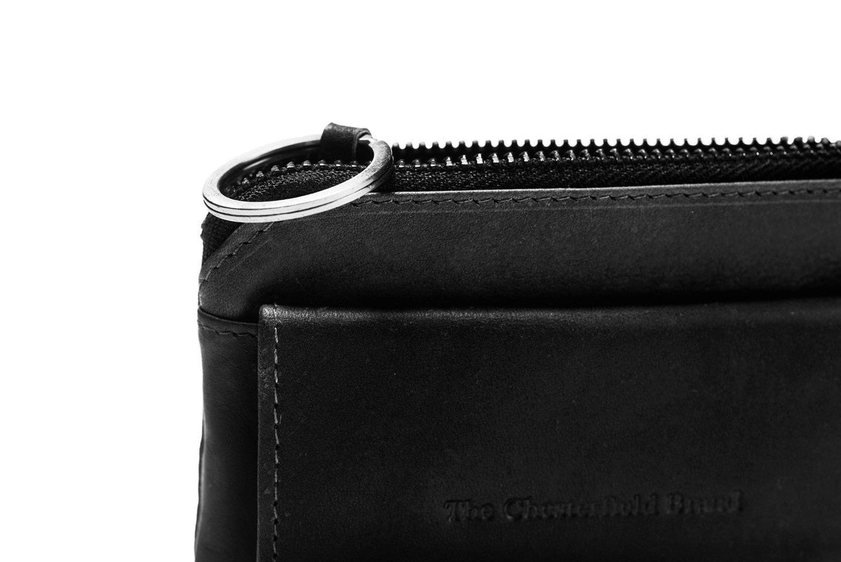 Oliver Full-Grain Leather Key Case para Mujer - Vista de perfil lateral con corte ergonómico de manga