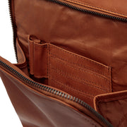 Jasper Full-Grain Leather Laptop Backpack para Mujer – Vista alternativa del producto 3
