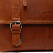 Solid Antique Brass Hardware &amp; Heavy-Duty Dual Zipper Detail on Imperia Full-Grain Leather Laptop Bag para Hombre