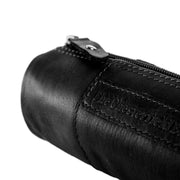 Detalle de cerca of Classic Collar &amp; Heavy-Duty Zipper Hardware on Leather Pencil Case Lea para Mujer