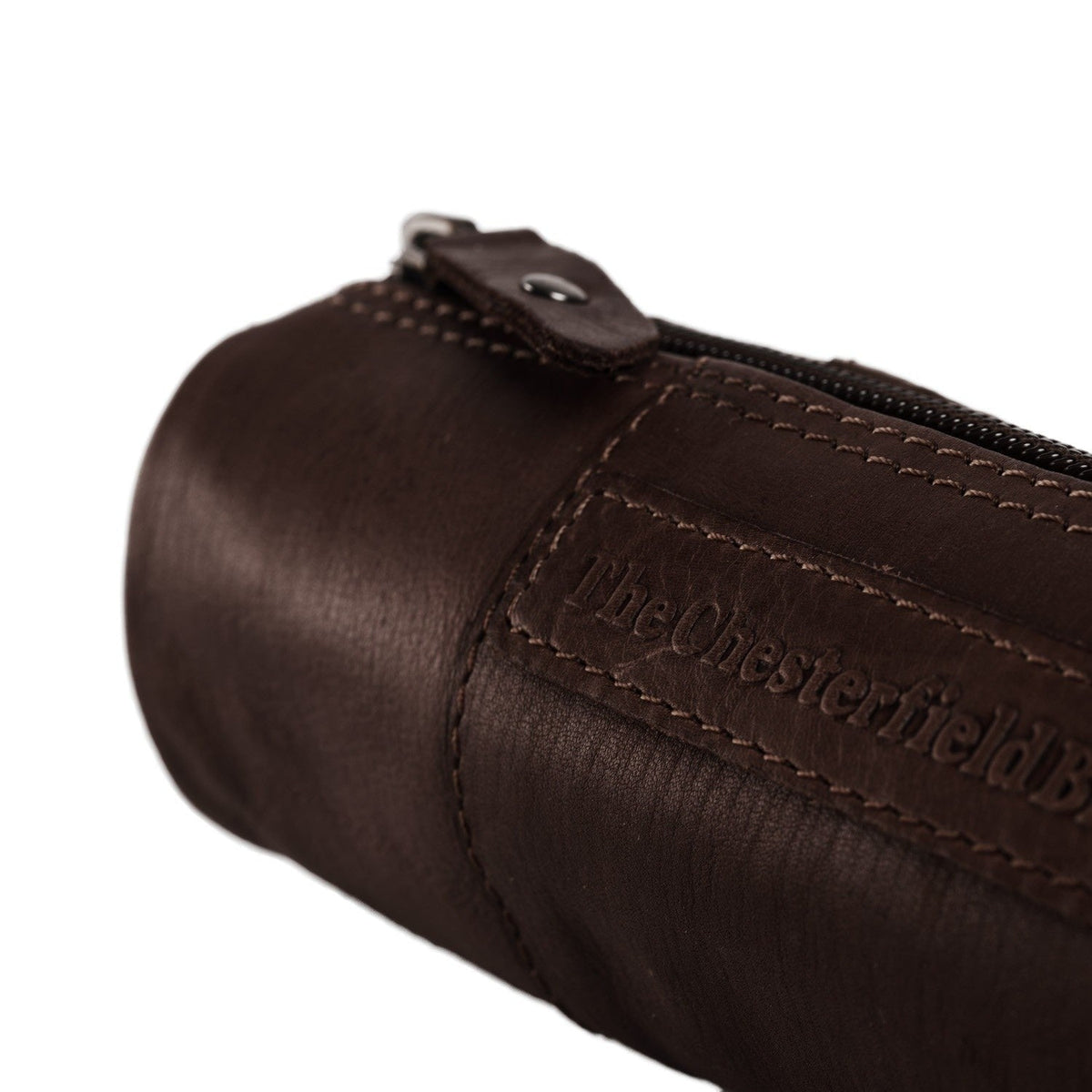 Styled Fit Perspective of Leather Pencil Case Lea para Mujer on Model - Natural Daylight Drape