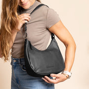 
Classic 100% Full-Grain leather Bag - Perspectiva trasera con correas de cuero reforzadas