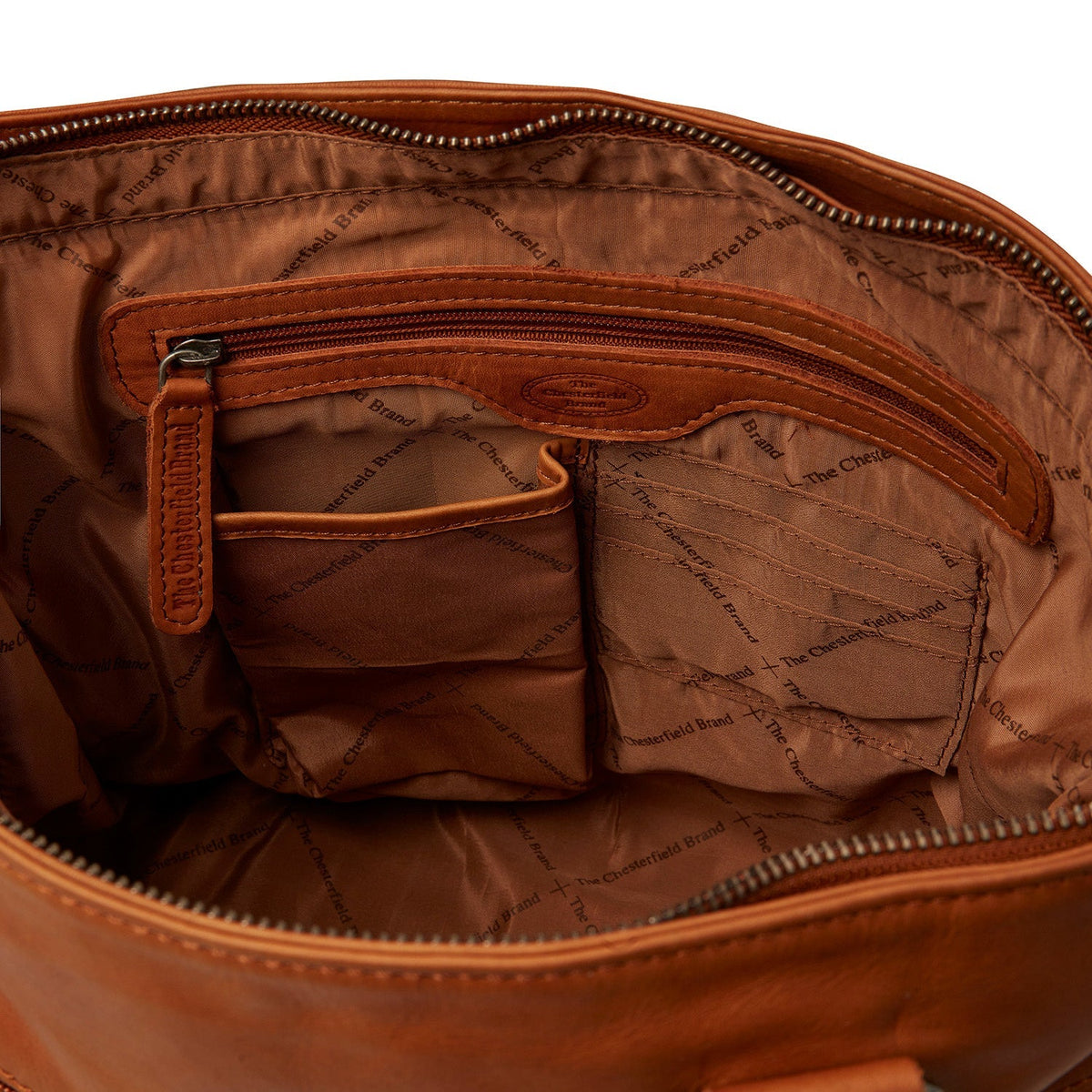 
Solid Antique Brass Hardware & Heavy-Duty Dual Zipper Detail on Rome Bolso de hombro de cuero flor