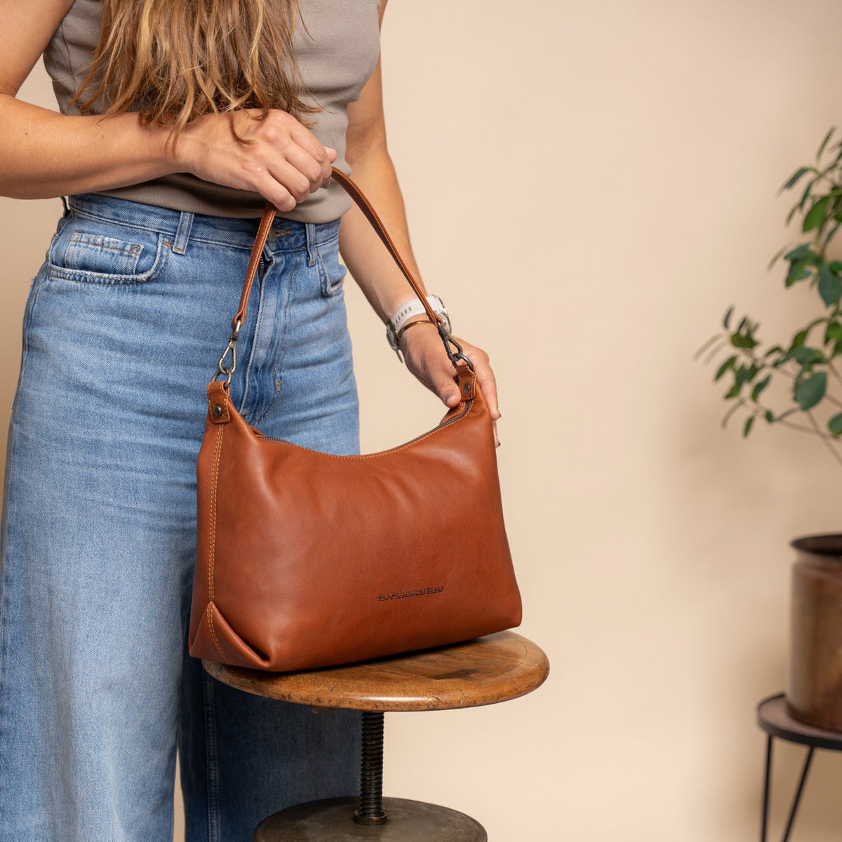 Skara Full-Grain Leather Shoulder Bag para Mujer – Vista alternativa del producto 3