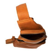 Cognac Leather Sling Bag Logan para Mujer, detail view 4