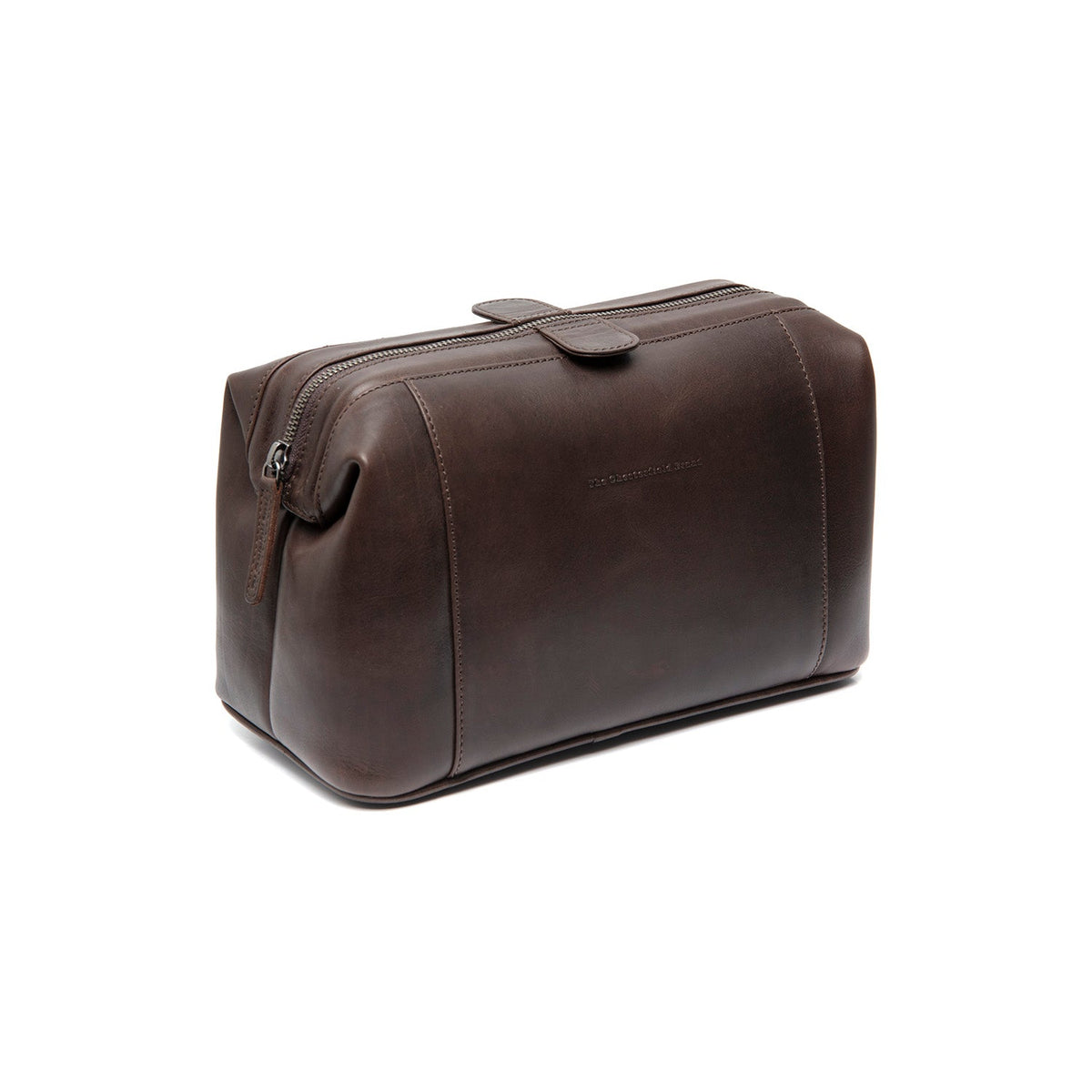 Styled Fit Perspective of Biassa Full-Grain Leather Toiletry Bag para Mujer on Model - Natural Daylight Drape