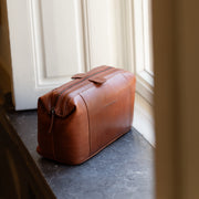 Biassa Full-Grain Leather Toiletry Bag para Mujer – Vista alternativa del producto 2