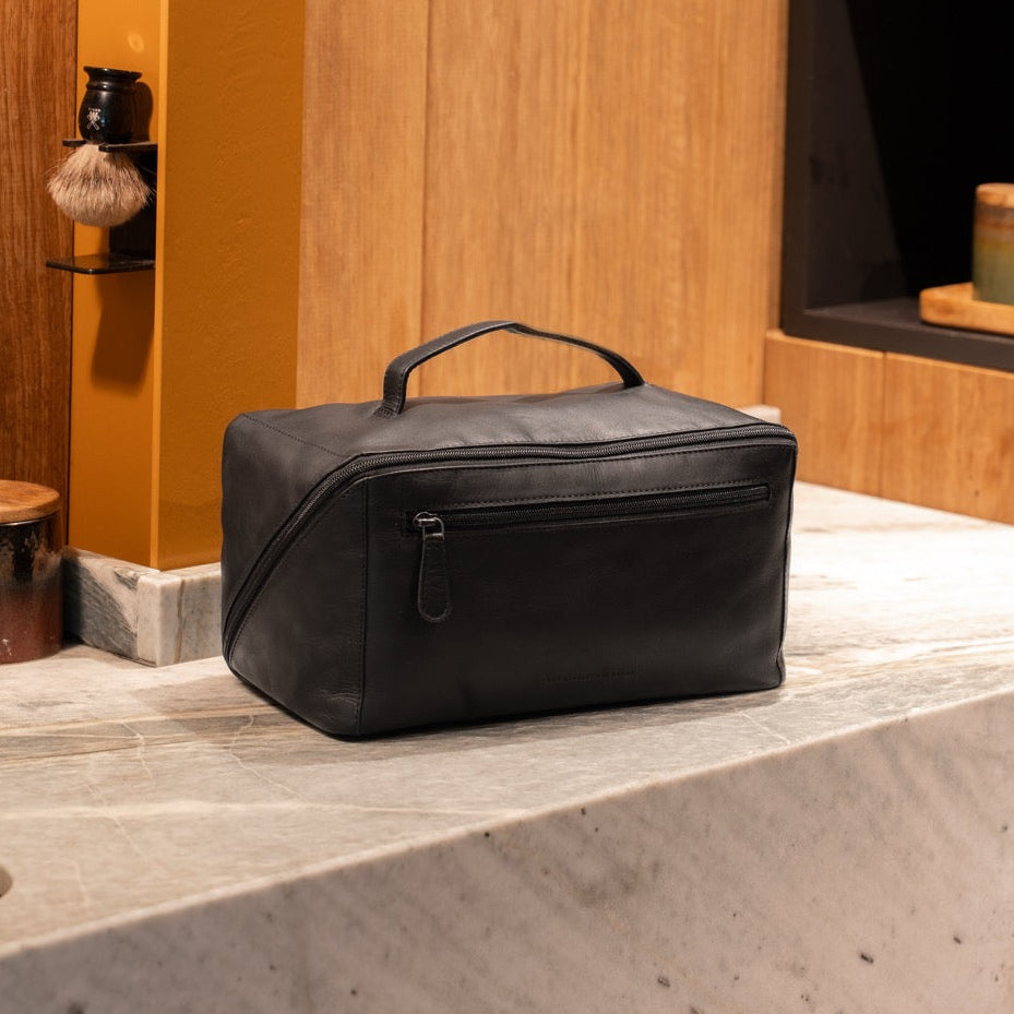 Classic 100% Full-Grain leather Goods - Vista trasera con ajuste entallado en hombros y bajo impecable