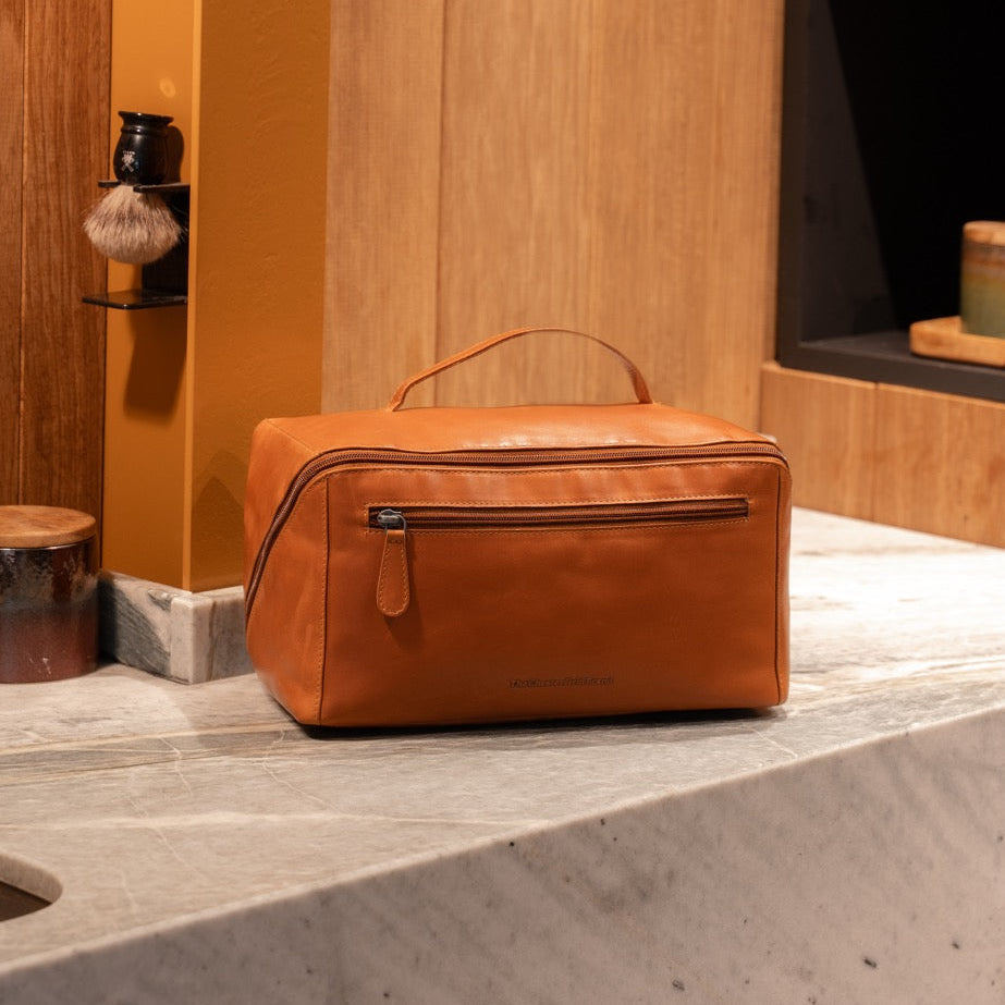 Trevia Full-Grain Leather Toiletry Bag para Mujer – Vista alternativa del producto 2