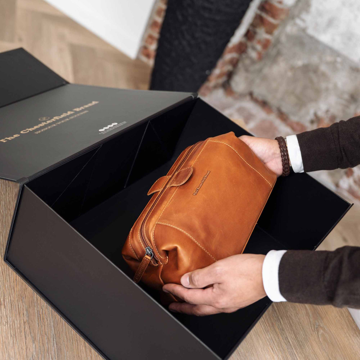 Vince Full-Grain Leather Toiletry Bag para Mujer – Vista alternativa del producto 2