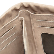 Solid Antique Brass Hardware &amp; Heavy-Duty Dual Zipper Detail on Mavona Full-Grain Cartera de Cuero para Mujer