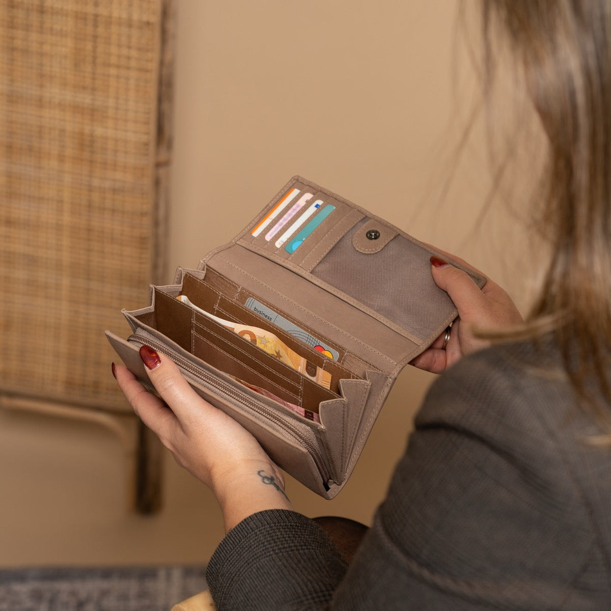 Valetta Full-Grain Cartera de Cuero para Mujer – Vista alternativa del producto 3