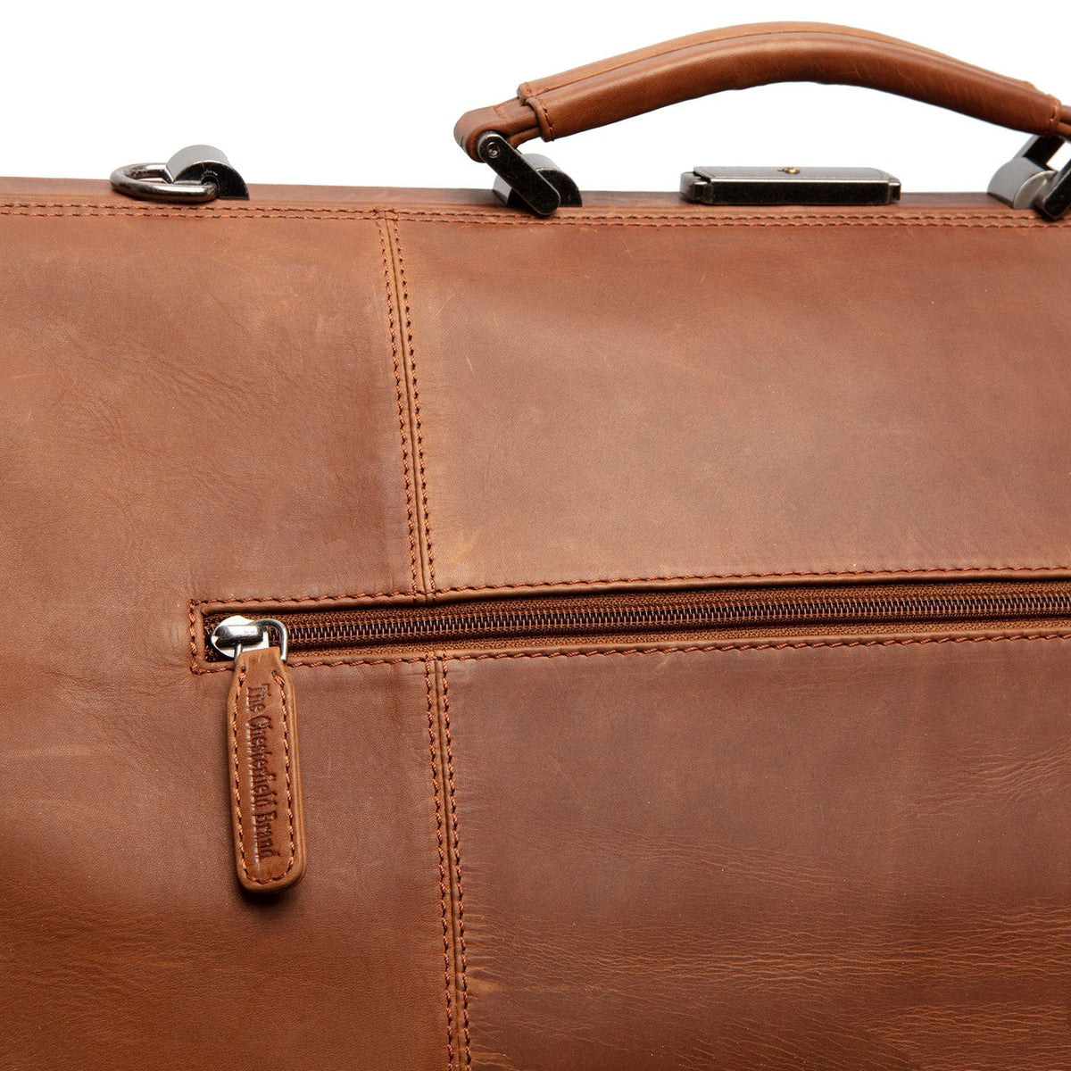 Solid Antique Brass Hardware &amp; Heavy-Duty Dual Zipper Detail on Corfu Full-Grain Leather Weekender Bag para Mujer