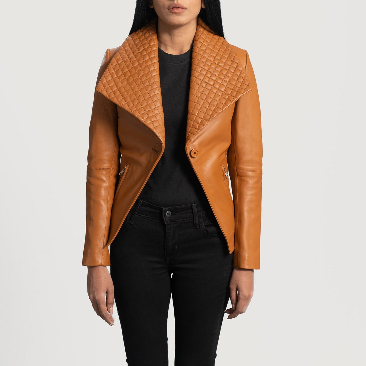 Women's Lee Tostado Marrón Blazer de Cuero de Cuero para Mujer - Vista de perfil lateral con corte ergonómico de manga