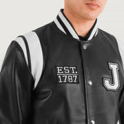 
Vista de detalle of Varsity & Snap Button Hardware on Liberte New Jersey Negro Leather Varsity Chaqueta de Cuero para Hombre
