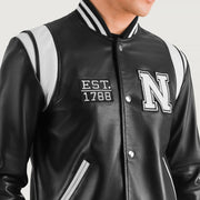 
Vista de detalle of Varsity & Snap Button Hardware on Liberte New York Negro Leather Varsity Chaqueta de Cuero para Hombre