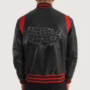 
Liberte USA Black Leather Varsity Jacket - Vista lateral mostrando el corte ergonómico de mangas
