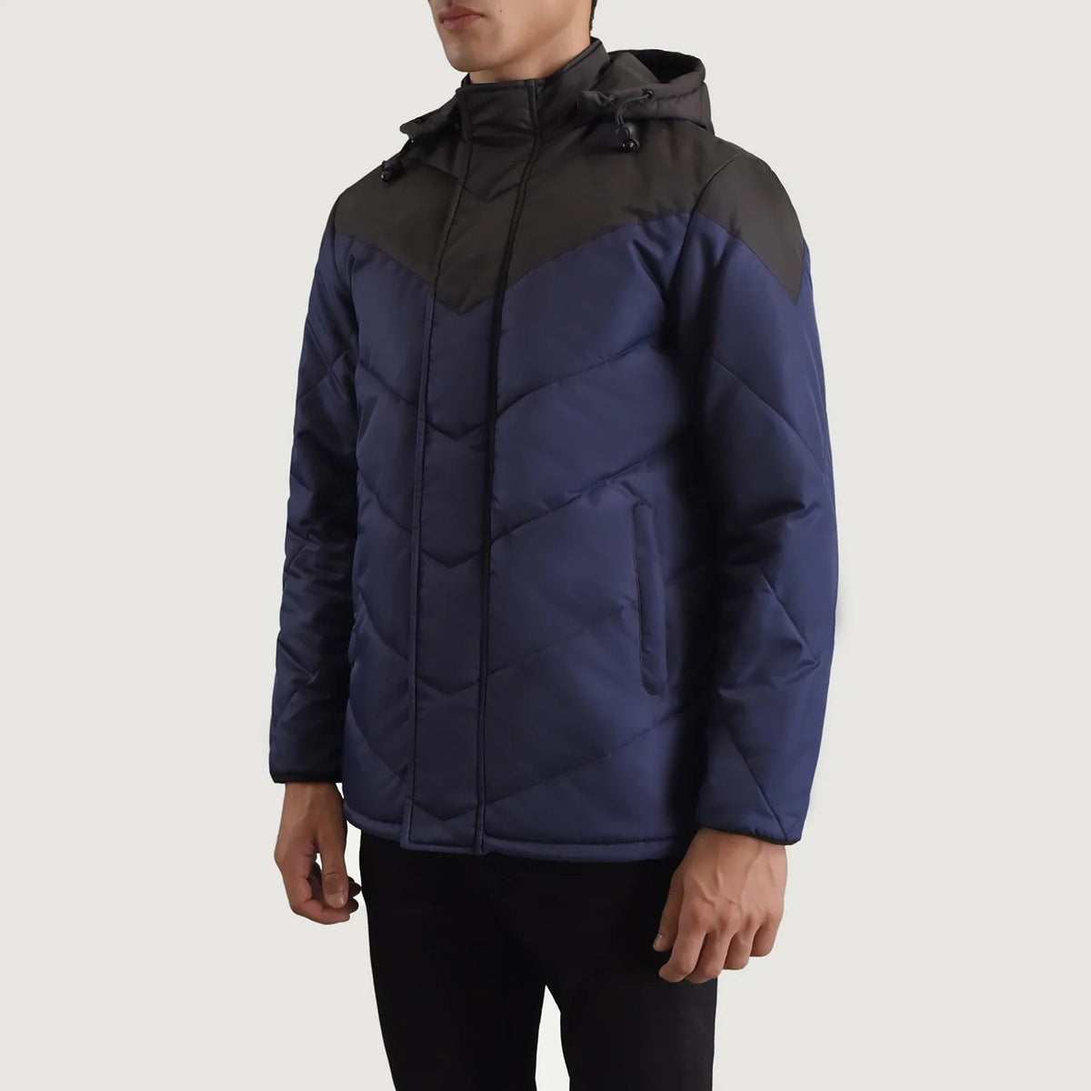 
Black & Blue Full-Grain Leather Hooded Jacket - Vista posterior con hombros definidos y bajo impecable