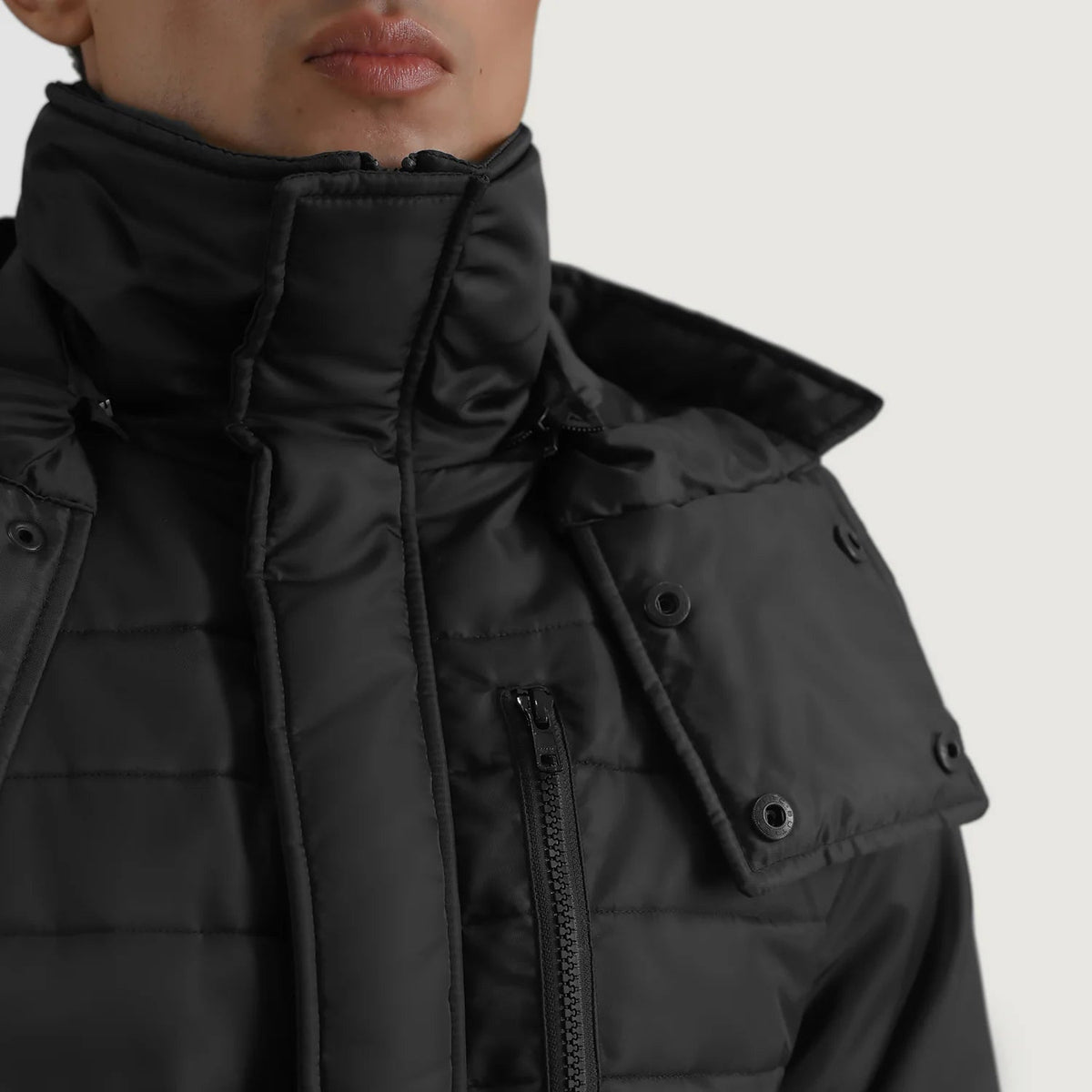 
Vista interior Showing Quilted Viscose Lining & Dos bolsillos interiores de utilidad