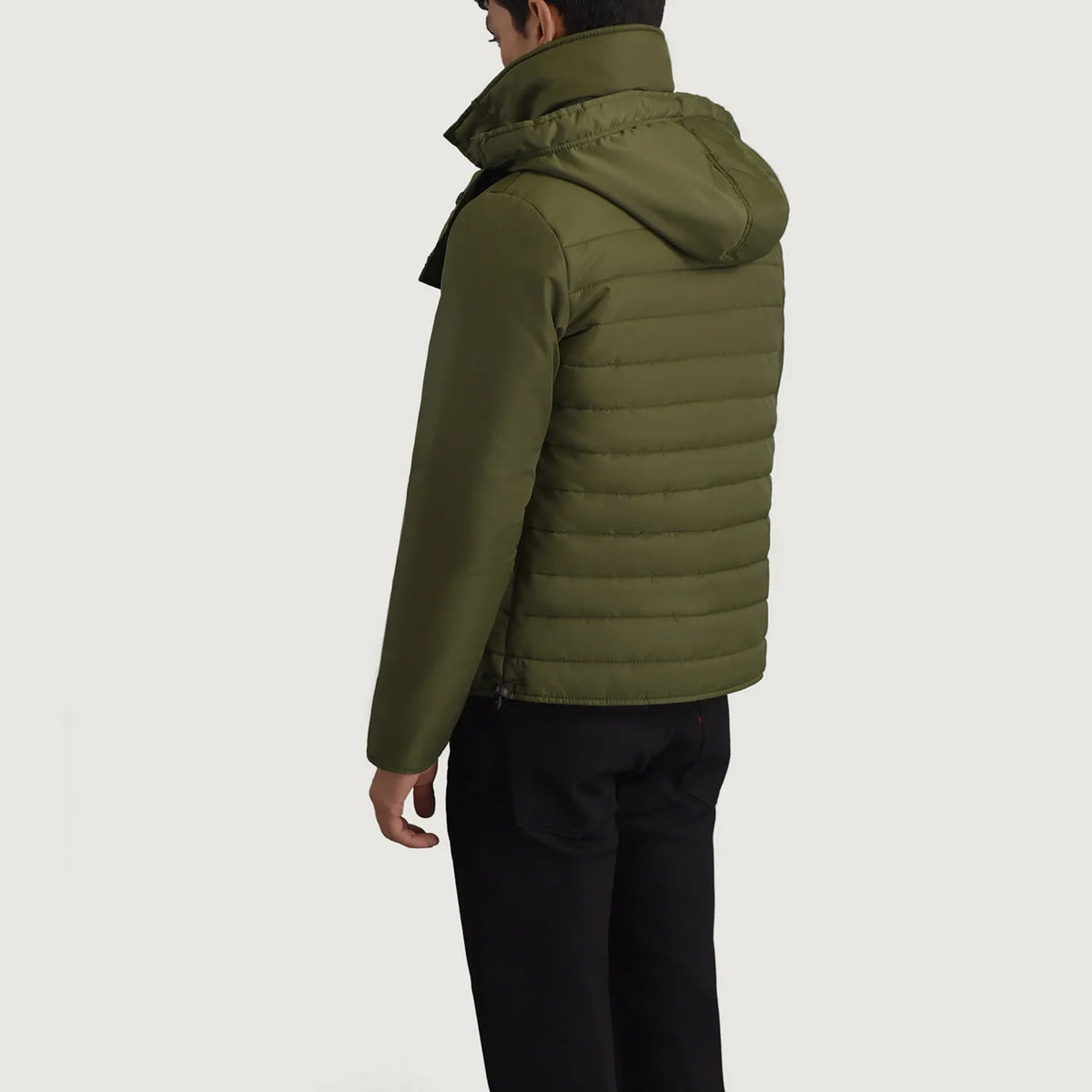 
Green Full-Grain Leather Hooded Jacket - Vista posterior con hombros definidos y bajo impecable